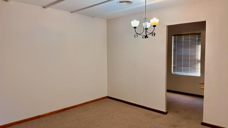 5 Bedroom Property for Sale in Kenridge Western Cape